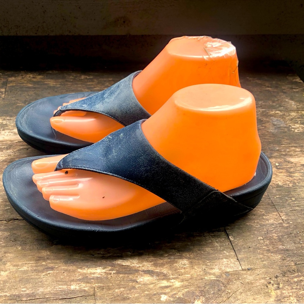 FitFlop Women's Navy Blue Leather Toe-Post Sandals Size 8
